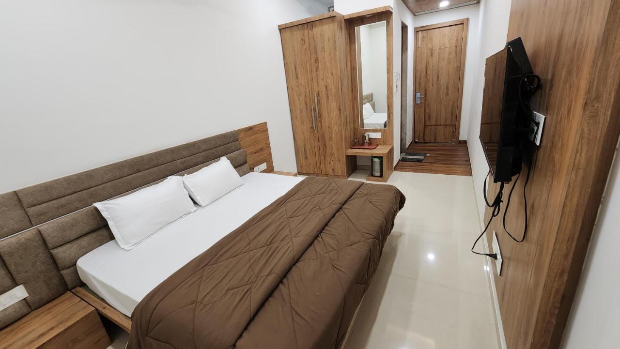 Aanandam Greens Hotel Sehore Eksteriør billede